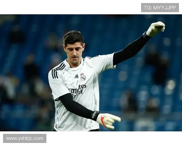 库尔图瓦的守门艺术与职业生涯的辉煌历程分析 库尔图瓦的守门艺术与职业生涯的辉煌历程分析